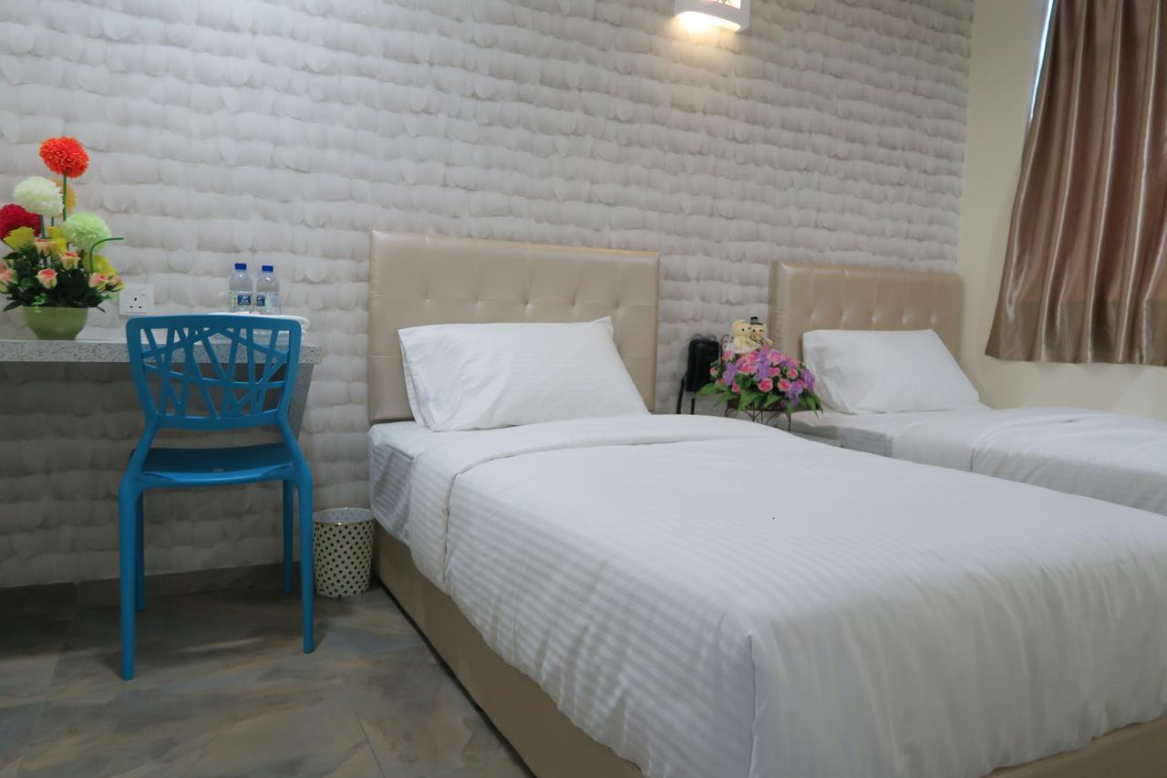 888 Boutique Hotel Batu Pahat Exterior photo